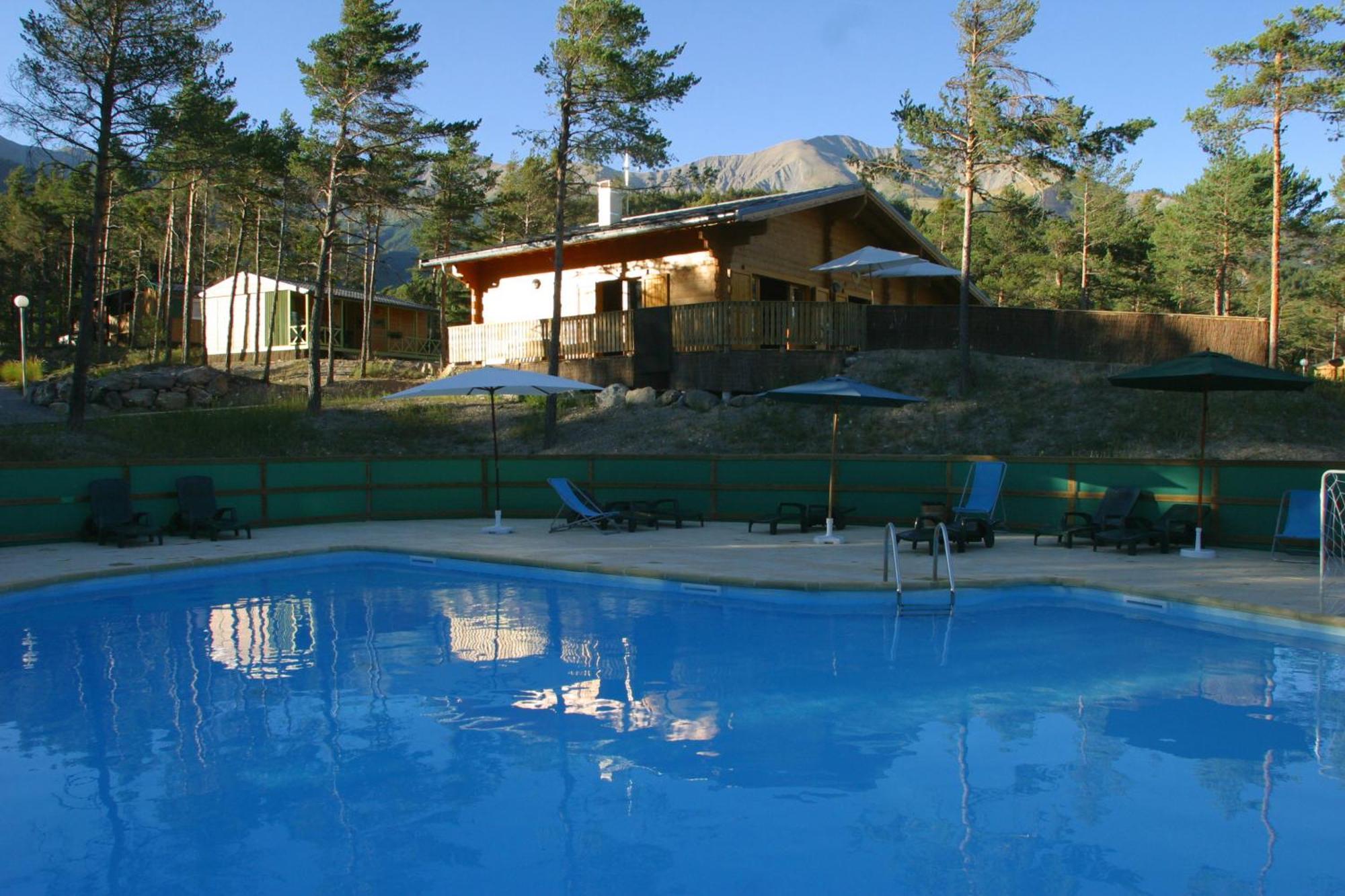 Parc Residentiel De Loisir : Le Loup Blanc Du Riou Hotel Barcelonnette Ngoại thất bức ảnh