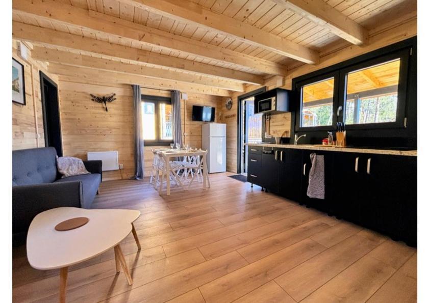 Parc Residentiel De Loisir : Le Loup Blanc Du Riou Hotel Barcelonnette Ngoại thất bức ảnh