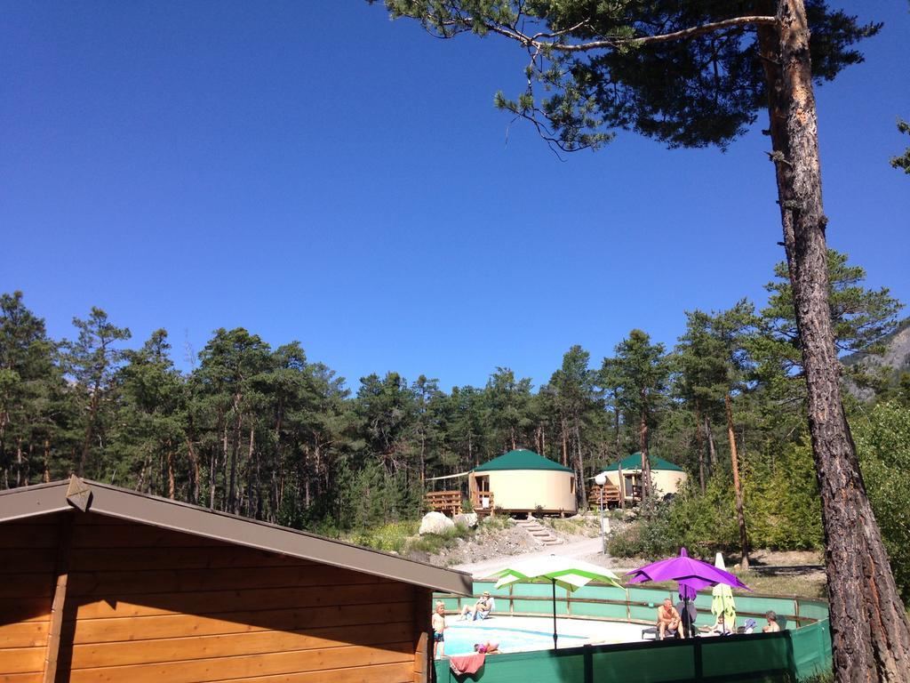 Parc Residentiel De Loisir : Le Loup Blanc Du Riou Hotel Barcelonnette Ngoại thất bức ảnh