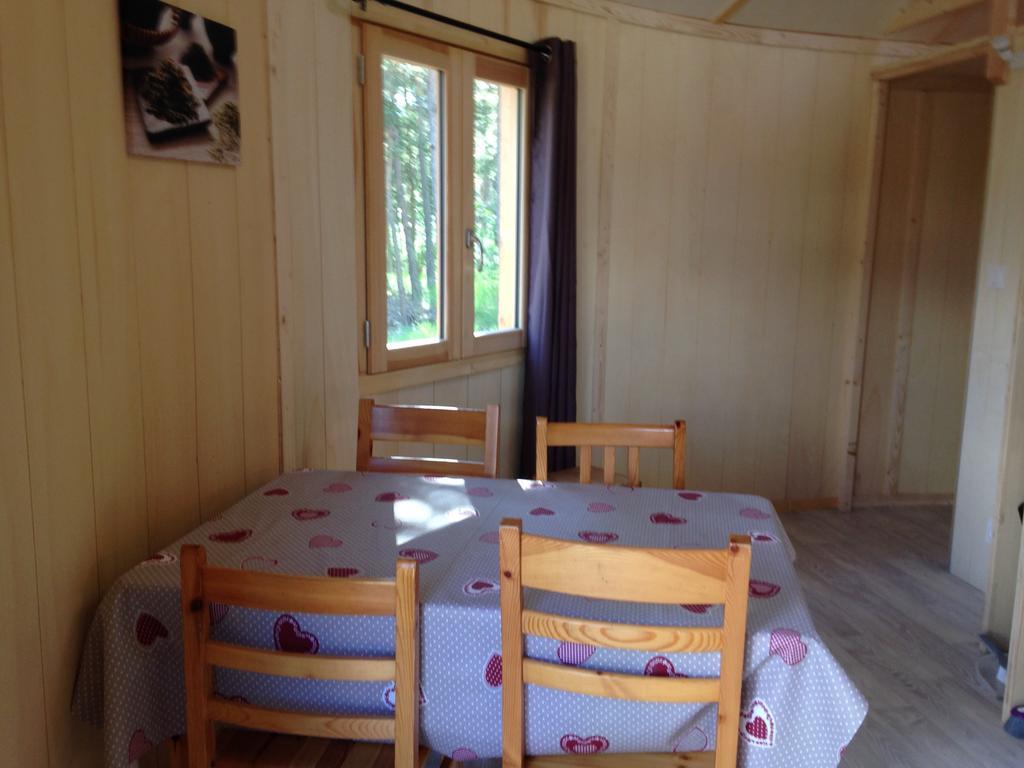 Parc Residentiel De Loisir : Le Loup Blanc Du Riou Hotel Barcelonnette Ngoại thất bức ảnh