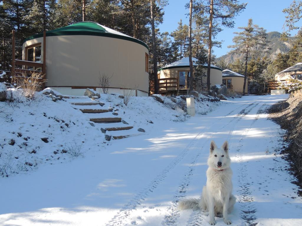 Parc Residentiel De Loisir : Le Loup Blanc Du Riou Hotel Barcelonnette Ngoại thất bức ảnh